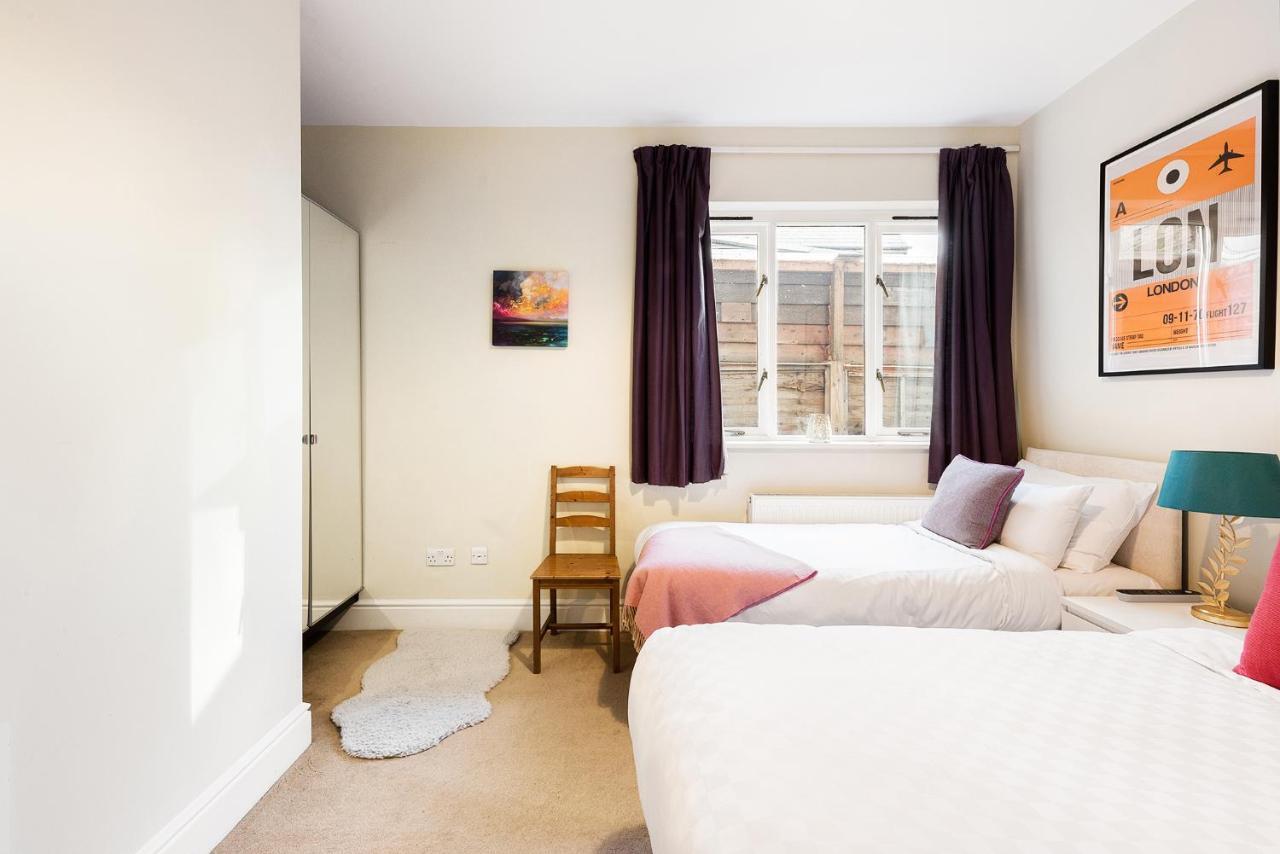 Heart Of Ealing Apartment With Garden London Eksteriør billede