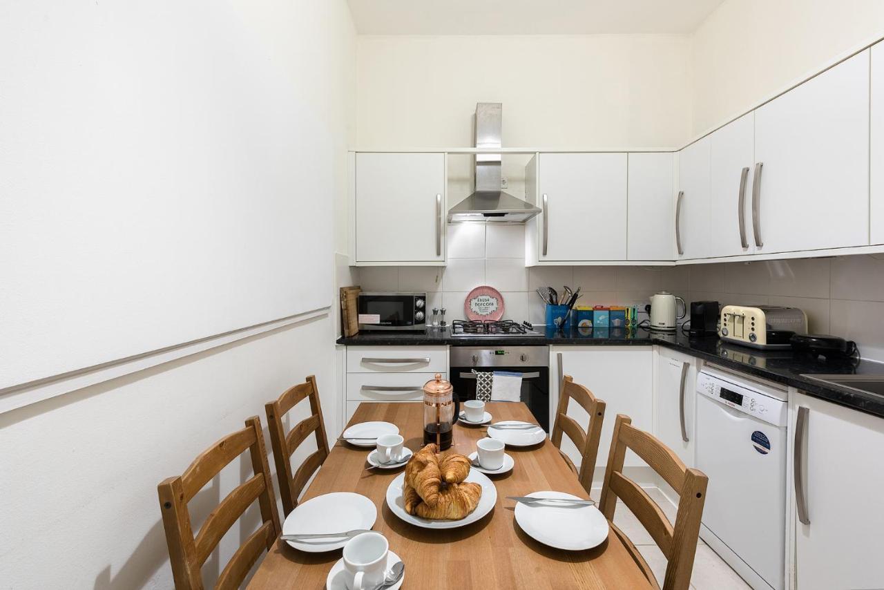 Heart Of Ealing Apartment With Garden London Eksteriør billede