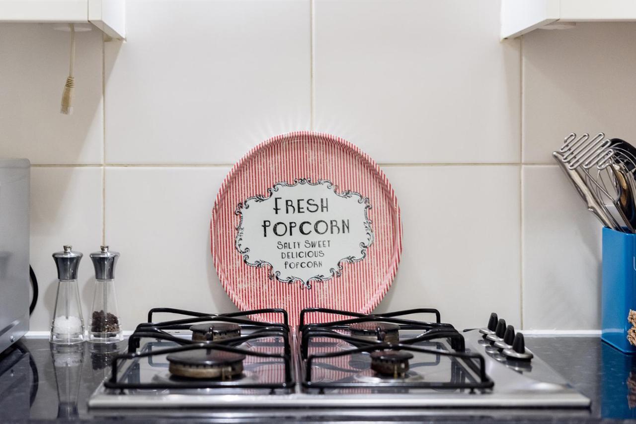 Heart Of Ealing Apartment With Garden London Eksteriør billede