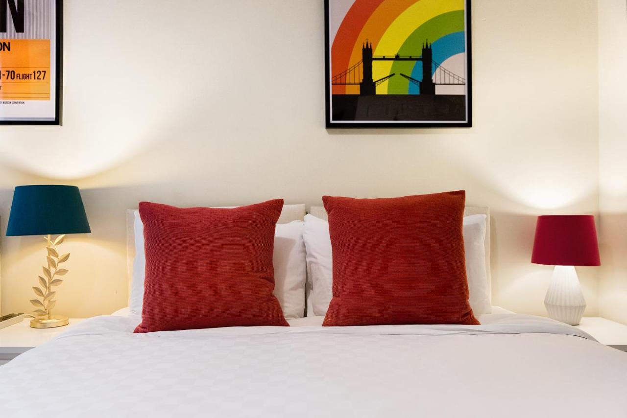 Heart Of Ealing Apartment With Garden London Eksteriør billede