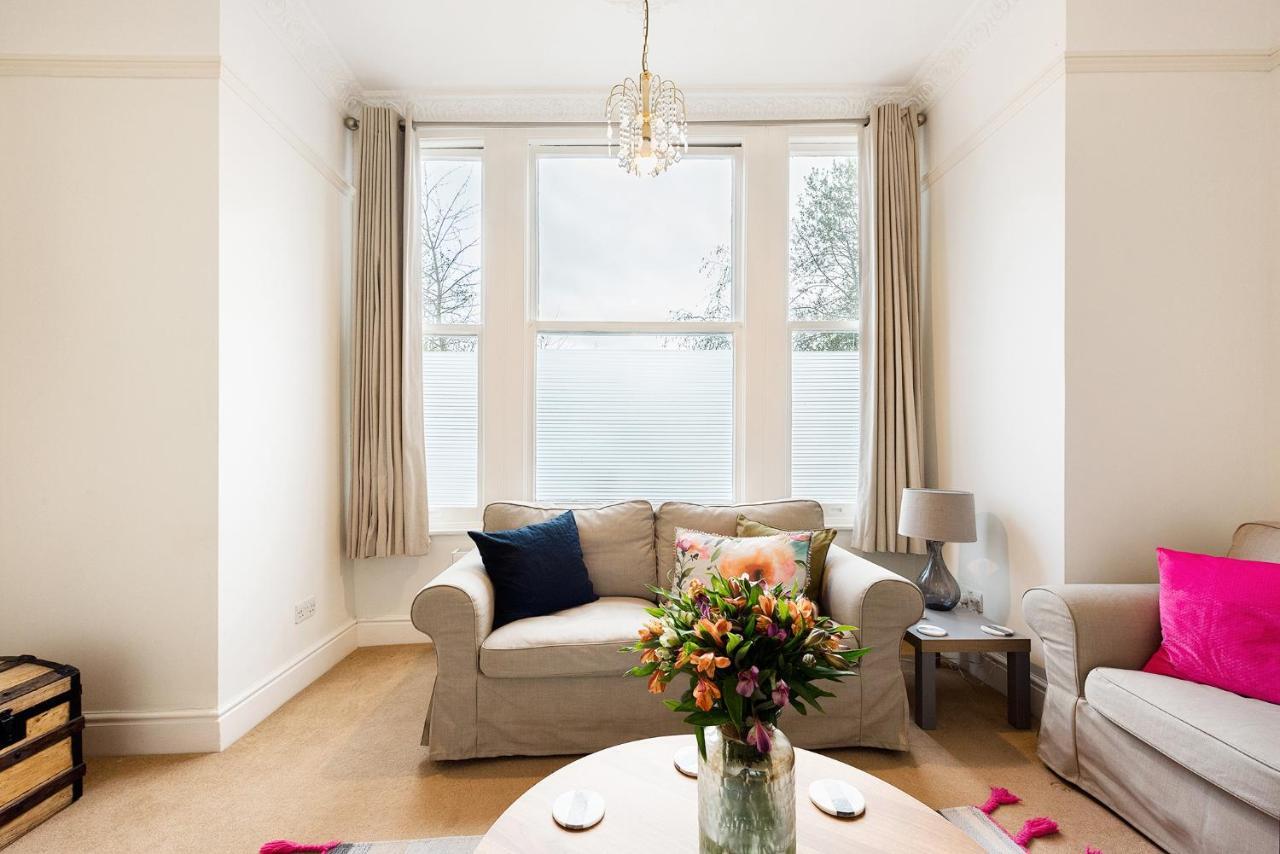 Heart Of Ealing Apartment With Garden London Eksteriør billede